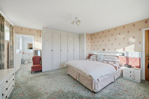 Principal bedroom- click for photo gallery